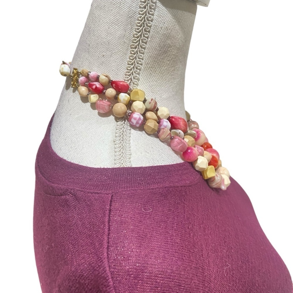 Vtg 60’s Hattie Carnegie 3 strand pink & beige multiple shape beads necklace - Picture 5 of 9